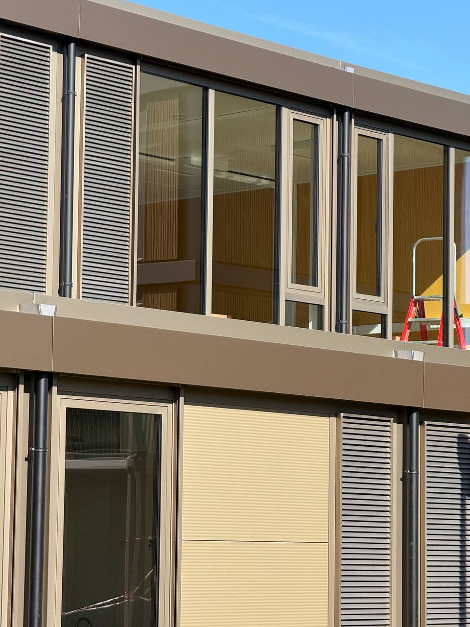 Bedrijfspand glazenwassen detail Groningen